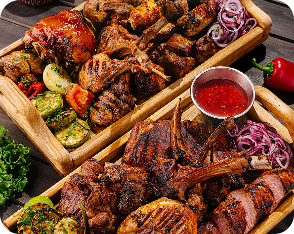 Mixed grilled meats with fresh vegetables and sauce.